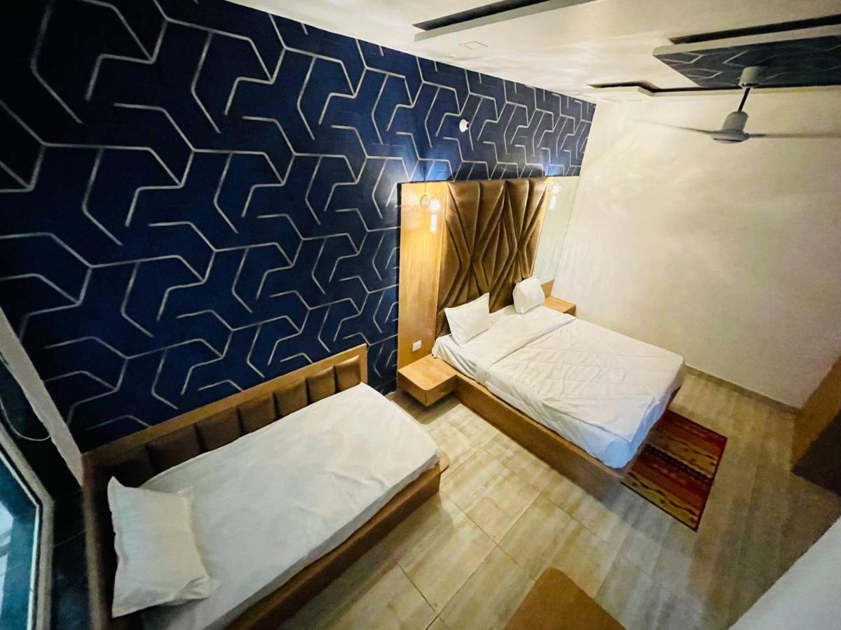 Hotel B P Emerald Mathura Bagian luar foto