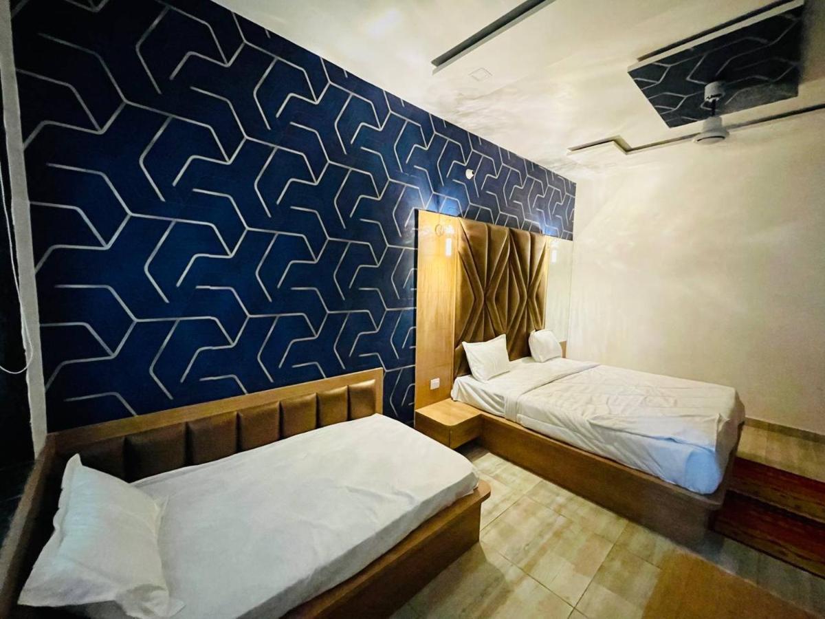 Hotel B P Emerald Mathura Bagian luar foto