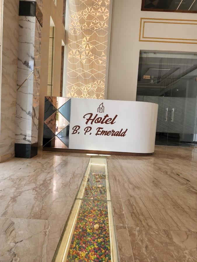 Hotel B P Emerald Mathura Bagian luar foto