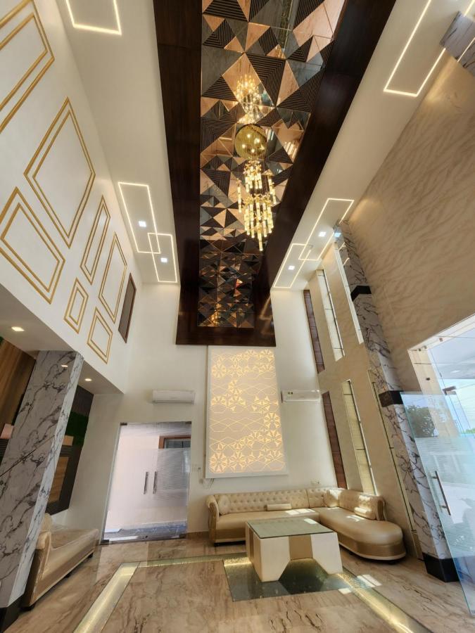Hotel B P Emerald Mathura Bagian luar foto